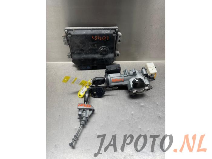 Używane Stacyjka + Kluczyk Suzuki SX4 (EY/GY) 1.6 16V VVT Comfort,Exclusive Autom. Cena € 78,74 Procedura marży oferowane przez Japoto Parts B.V.