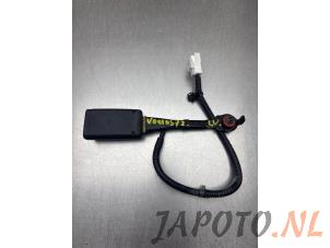 Usados Lengüeta cinturón de seguridad izquierda delante Kia Niro I (DE) 1.6 GDI PHEV Precio € 19,95 Norma de margen ofrecido por Japoto Parts B.V.