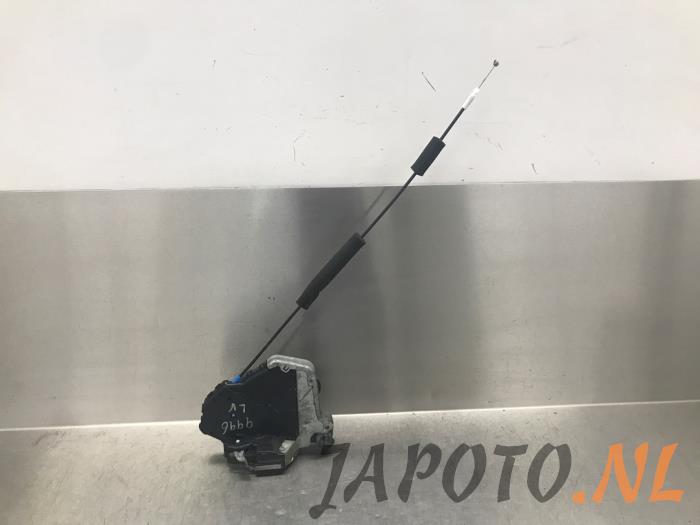 Begagnade Dörrlåsmekanism, 4-dörrars, vänster fram Lexus IS (E2) 250 2.5 V6 24V Pris € 26,20 Marginaltabell erbjuds av Japoto Parts B.V.