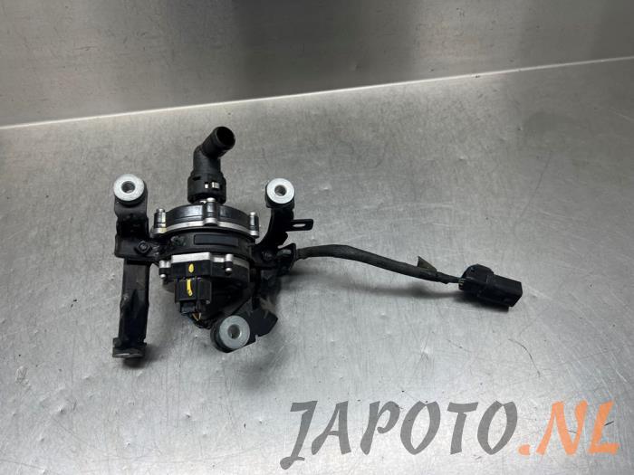 Usagé Pompe à eau Kia Niro I (DE) 1.6 GDI PHEV Prix € 52,45 Règlement à la marge proposé par Japoto Parts B.V.