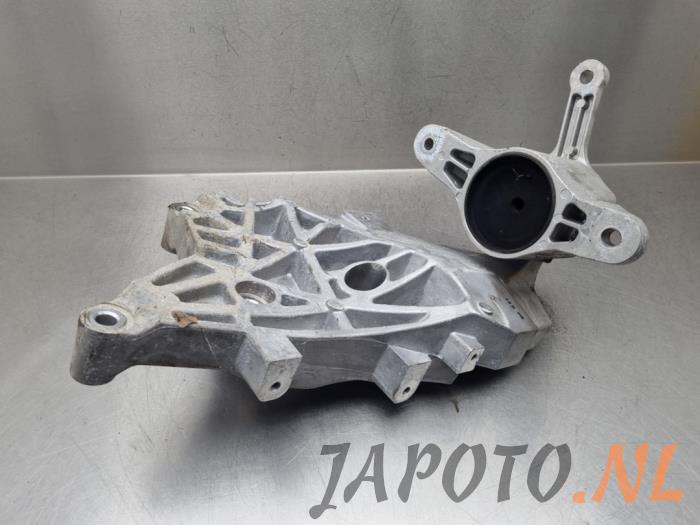 Used Engine mount Hyundai Kona (OS) 64 kWh Price € 26,20 Margin scheme offered by Japoto Parts B.V.