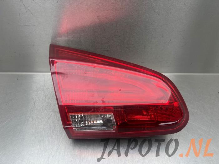 Usagé Feu arrière secondaire gauche Kia Cee'd (JDB5) 1.6 GDI 16V Prix € 62,95 Règlement à la marge proposé par Japoto Parts B.V.