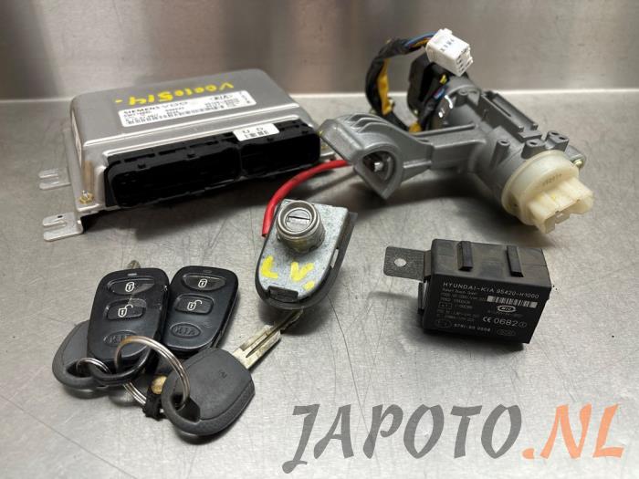 Used Ignition lock + computer Kia Sportage (JE) 2.0 CVVT 16V 4x2 Price € 183,74 Margin scheme offered by Japoto Parts B.V.