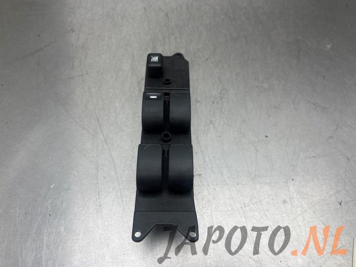 Używane Przelacznik combi okienny Mitsubishi Outlander (CU) 2.0 16V 4x2 Cena € 52,45 Procedura marży oferowane przez Japoto Parts B.V.