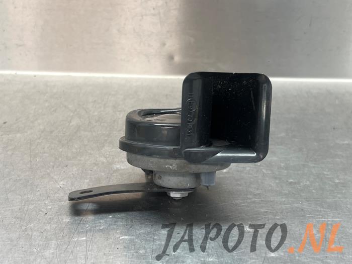 Używane Klakson Nissan Juke (F16) 1.0 DIG-T 12V Cena € 20,95 Procedura marży oferowane przez Japoto Parts B.V.