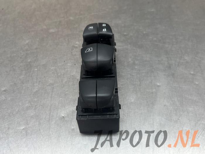 Usados Interruptor combinado de ventanillas Nissan Juke (F16) 1.0 DIG-T 12V Precio € 52,45 Norma de margen ofrecido por Japoto Parts B.V.