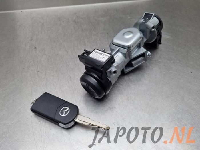 Używane Stacyjka + Kluczyk Mazda 3 (BL12/BLA2/BLB2) 1.6i MZR 16V Cena € 52,49 Procedura marży oferowane przez Japoto Parts B.V.