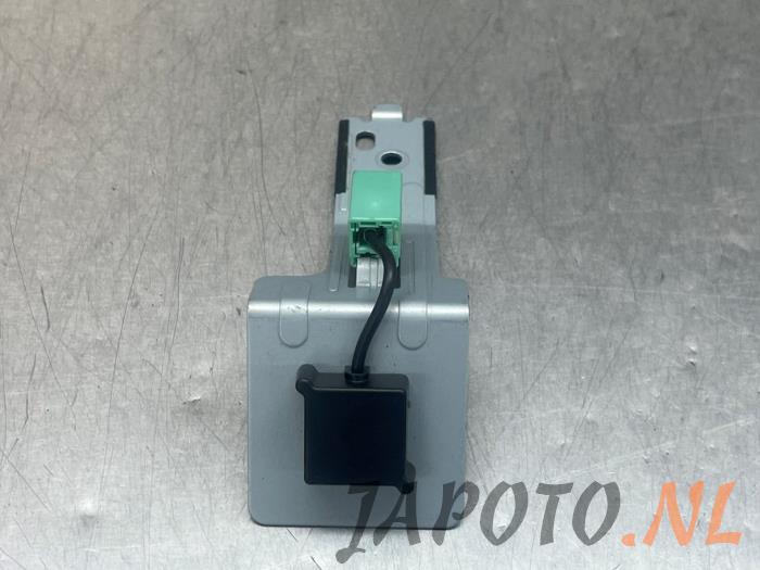 Używane Antena GPS Mazda CX-5 II (KF) 2.0 SkyActiv-G 165 16V 2WD Cena € 31,45 Procedura marży oferowane przez Japoto Parts B.V.