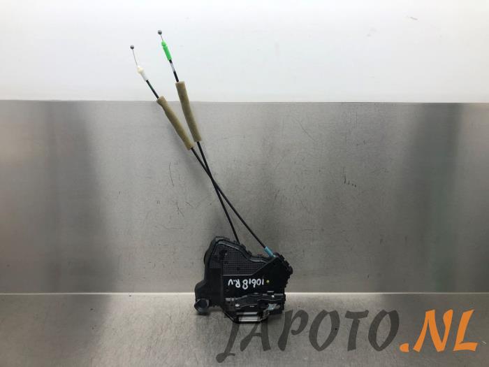 Begagnade Dörrlåsmekanism, 4-dörrars, höger fram Toyota Prius Plus (ZVW4) 1.8 Hybrid 16V Pris € 31,49 Marginaltabell erbjuds av Japoto Parts B.V.