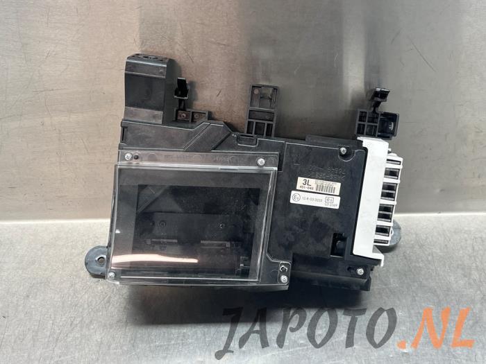Gebrauchte Frontscheibenanzeige Toyota Prius Plus (ZVW4) 1.8 Hybrid 16V Preis € 157,45 Margenregelung angeboten von Japoto Parts B.V.