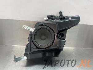 Usagé Caisson de graves Toyota Auris Touring Sports (E18) 1.8 16V Hybrid Prix € 149,95 Règlement à la marge proposé par Japoto Parts B.V.