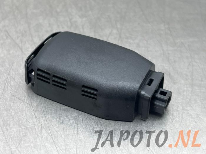 Begagnade Regnsensor Mazda 3 Sport (BP) 2.0 SkyActiv-X M Hybrid 16V Pris € 26,24 Marginaltabell erbjuds av Japoto Parts B.V.