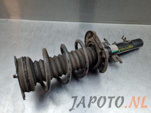 Gebrauchte Stoßdämpferstrebe rechts vorne Nissan Qashqai (J11) 1.6 DIG-T 163 16V Preis € 74,99 Margenregelung angeboten von Japoto Parts B.V.