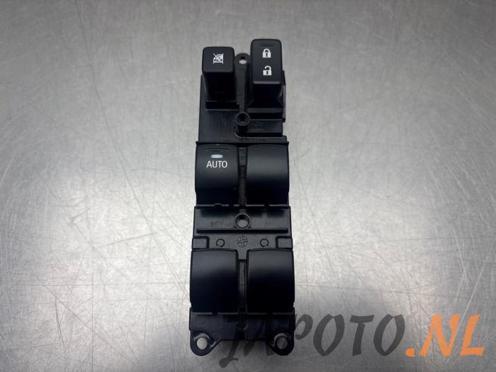 Usados Interruptor combinado de ventanillas Mitsubishi Eclipse Cross (GK/GL) 1.5 Turbo 16V 2WD Precio € 78,70 Norma de margen ofrecido por Japoto Parts B.V.