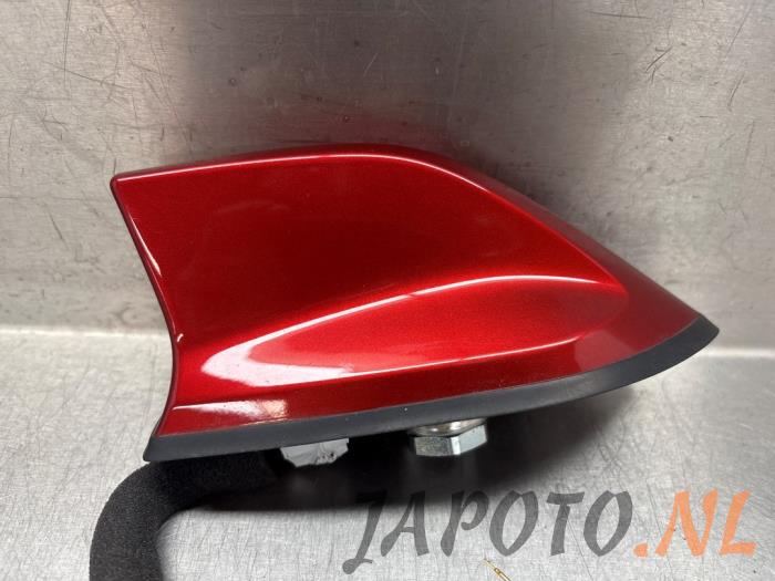 Używane Antena Nissan Juke (F16) 1.0 DIG-T 117 12V Cena € 131,20 Procedura marży oferowane przez Japoto Parts B.V.