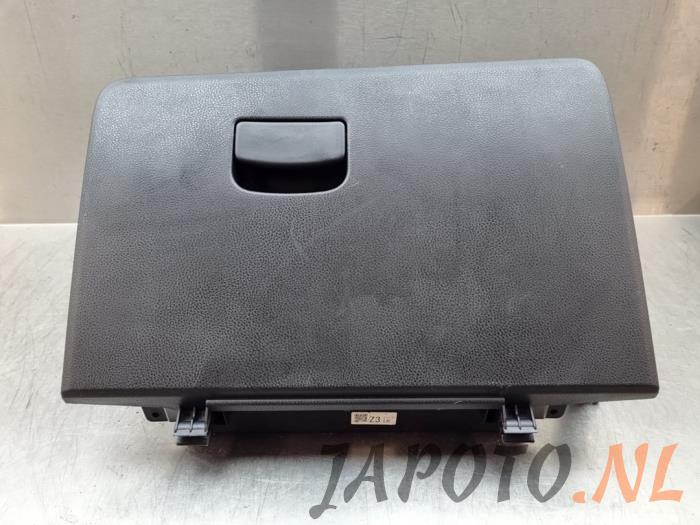 Begagnade Handskfack Toyota GT 86 (ZN) 2.0 16V Pris € 52,45 Marginaltabell erbjuds av Japoto Parts B.V.