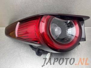 Używane Tylne swiatlo pozycyjne lewe Mazda CX-30 (DM) 1.8 Skyactiv D 116 16V Cena € 299,00 Procedura marży oferowane przez Japoto Parts B.V.