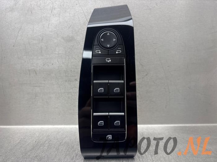 Używane Przelacznik combi okienny Mazda CX-30 (DM) 1.8 Skyactiv D 116 16V Cena € 104,99 Procedura marży oferowane przez Japoto Parts B.V.