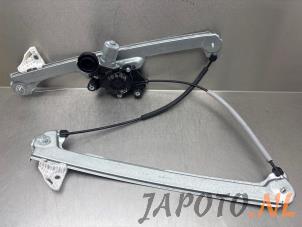 Używane Mechanizm szyby prawej przedniej wersja 4-drzwiowa Mazda CX-30 (DM) 1.8 Skyactiv D 116 16V Cena € 74,99 Procedura marży oferowane przez Japoto Parts B.V.