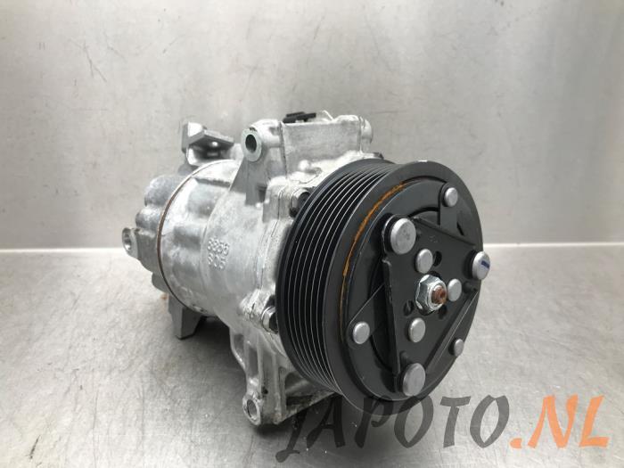 Usagé Compresseur de clim Nissan Juke (F16) 1.0 DIG-T 12V Prix € 262,45 Règlement à la marge proposé par Japoto Parts B.V.