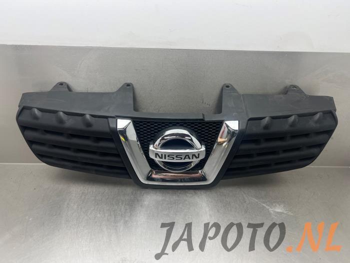 Używane Grill Nissan Qashqai (J10) 1.5 dCi DPF Cena € 104,95 Procedura marży oferowane przez Japoto Parts B.V.