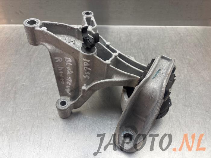 Usagé Support moteur Nissan Juke (F16) 1.0 DIG-T 12V Prix € 26,20 Règlement à la marge proposé par Japoto Parts B.V.