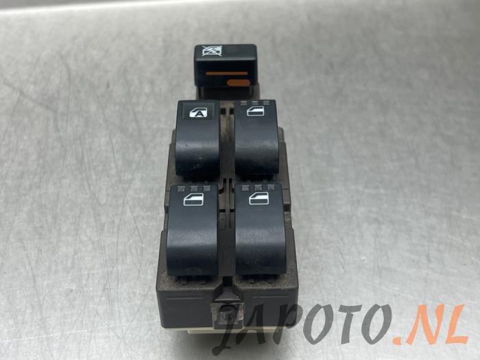 Usados Interruptor combinado de ventanillas Daihatsu Materia 1.5 16V Precio € 30,45 Norma de margen ofrecido por Japoto Parts B.V.