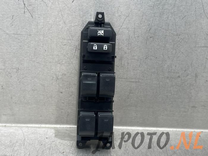 Usados Interruptor combinado de ventanillas Lexus CT 200h 1.8 16V Precio € 52,45 Norma de margen ofrecido por Japoto Parts B.V.