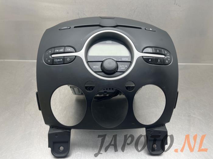 Używane Radioodtwarzacz CD Mazda 2 (DE) 1.5 16V S-VT Cena € 78,70 Procedura marży oferowane przez Japoto Parts B.V.