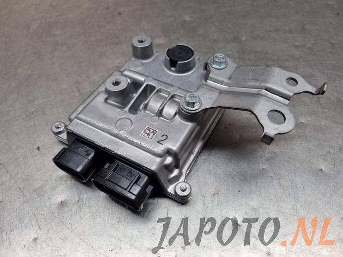 Usagé Module pompe carburant Lexus UX 250h 2.0 16V Prix € 52,45 Règlement à la marge proposé par Japoto Parts B.V.