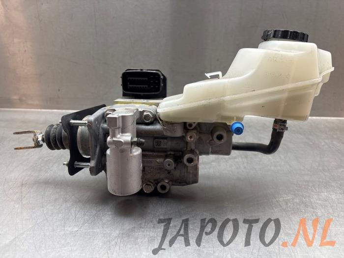 Usagé Servo frein Lexus UX 250h 2.0 16V Prix € 524,95 Règlement à la marge proposé par Japoto Parts B.V.