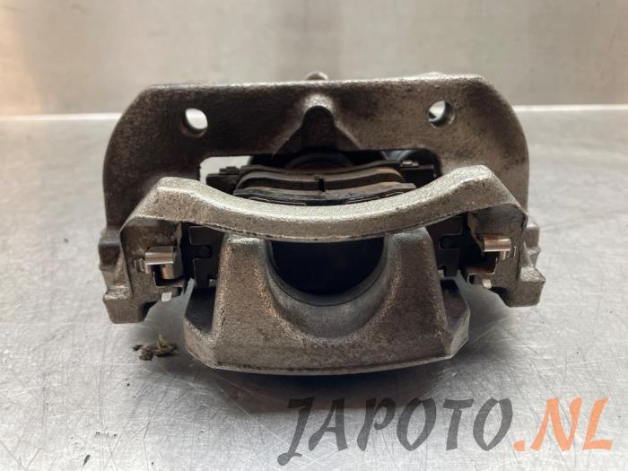 Gebrauchte Bremszange links hinten Lexus UX 250h 2.0 16V Preis € 157,45 Margenregelung angeboten von Japoto Parts B.V.