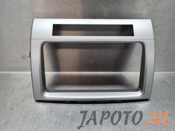 Gebrauchte Radioblende Toyota Corolla Verso (R10/11) 2.2 D-4D 16V Cat Clean Power Preis € 26,20 Margenregelung angeboten von Japoto Parts B.V.