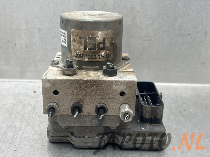 Używane Pompa ABS Hyundai i20 1.2i 16V Cena € 52,45 Procedura marży oferowane przez Japoto Parts B.V.