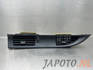 Begagnade Luftmunstycke, instrumentbräda Honda CR-Z (ZF1) 1.5 Hybrid 16V Pris € 34,99 Marginaltabell erbjuds av Japoto Parts B.V.