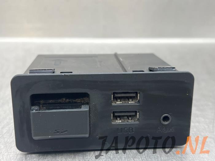 Usados Módulo USB Mazda 2 (DJ/DL) 1.5 SkyActiv-G 90 Precio € 31,45 Norma de margen ofrecido por Japoto Parts B.V.