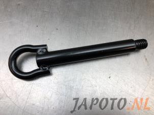 Gebrauchte Abschleppöse vorne Toyota Yaris Cross (PB1/PJ1) 1.5 12V Hybrid 130 Preis € 9,95 Margenregelung angeboten von Japoto Parts B.V.