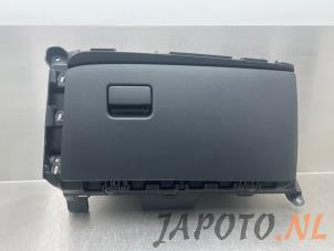 Gebrauchte Handschuhfach Toyota Yaris Cross (PB1/PJ1) 1.5 12V Hybrid 130 Preis € 99,95 Margenregelung angeboten von Japoto Parts B.V.