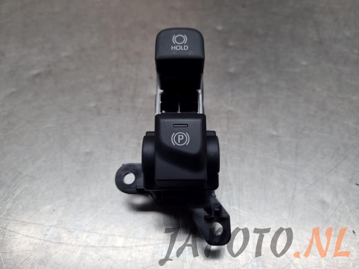 Gebrauchte Handbremse Schalter Toyota Yaris Cross (PB1/PJ1) 1.5 12V Hybrid 130 Preis € 26,20 Margenregelung angeboten von Japoto Parts B.V.