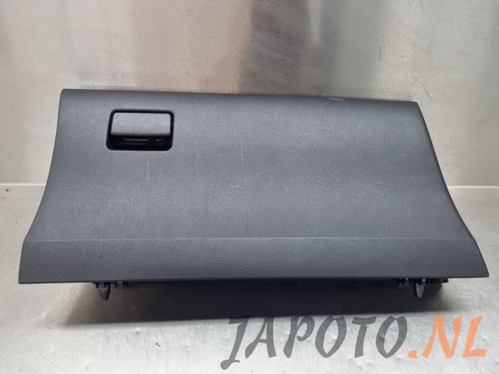 Begagnade Handskfack Toyota Verso S 1.33 16V Dual VVT-I Pris € 52,45 Marginaltabell erbjuds av Japoto Parts B.V.