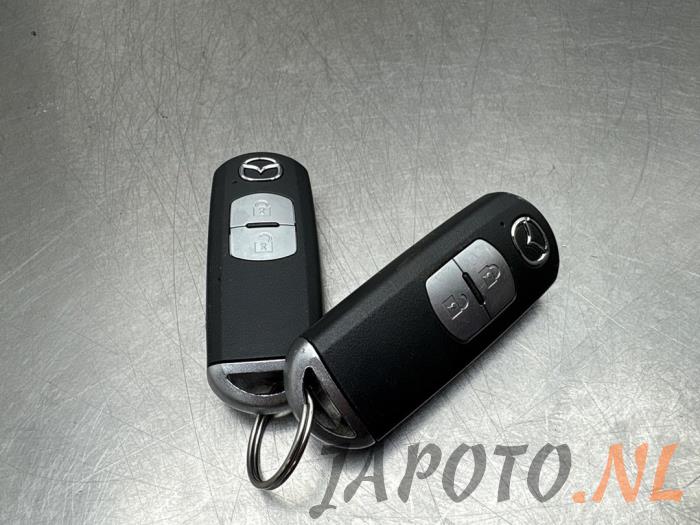 Ignition lock + computer from a Mazda CX-5 I (KE,GH) 2.2 Skyactiv D 150 16V 4WD 2014