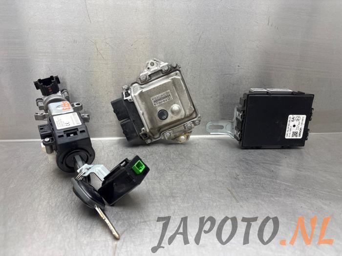 Used Ignition lock + computer Suzuki Swift (ZA/ZC/ZD) 1.2 16V Price € 209,95 Margin scheme offered by Japoto Parts B.V.