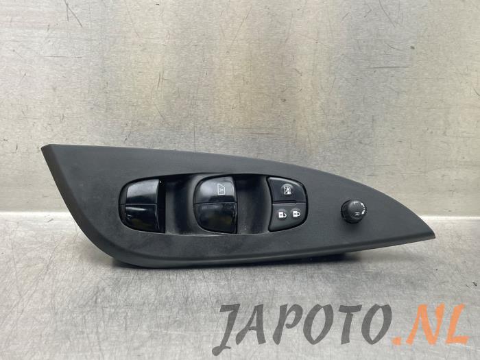 Usados Interruptor combinado de ventanillas Nissan Pulsar (C13) 1.5 dCi DPF Precio € 52,45 Norma de margen ofrecido por Japoto Parts B.V.