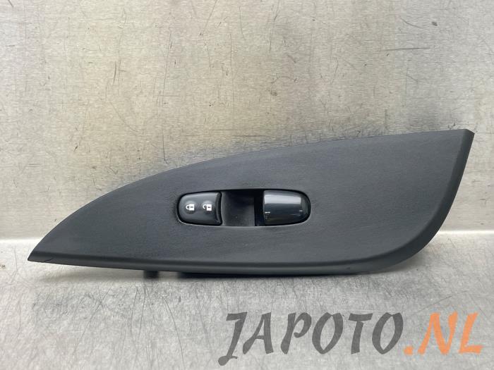 Usados Interruptor de ventanilla eléctrica Nissan Pulsar (C13) 1.5 dCi DPF Precio € 15,70 Norma de margen ofrecido por Japoto Parts B.V.