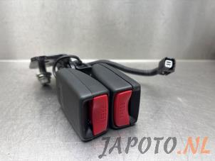 Begagnade Bakre bältesspänne, mitten Honda Civic (FK/FN) 1.4 i-Dsi Pris € 19,99 Marginaltabell erbjuds av Japoto Parts B.V.