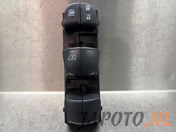 Usados Interruptor combinado de ventanillas Nissan Leaf (ZE1) 39/40kWh Precio € 78,70 Norma de margen ofrecido por Japoto Parts B.V.
