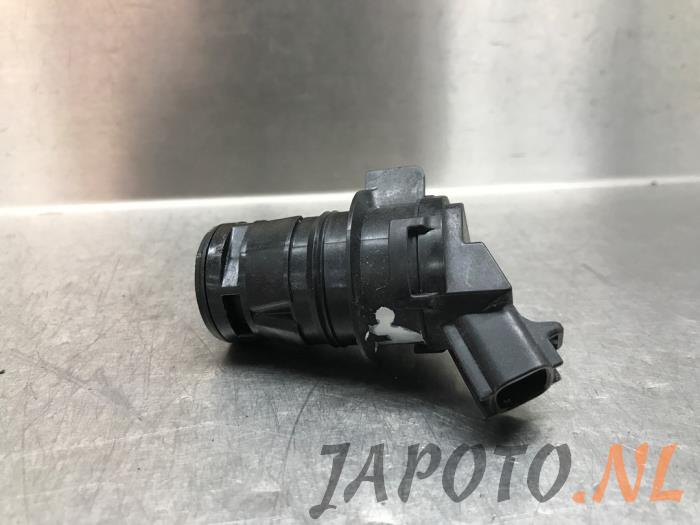 Używane Pompa spryskiwacza tyl Suzuki Celerio (LF) 1.0 12V Dualjet Cena € 15,70 Procedura marży oferowane przez Japoto Parts B.V.