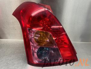 Gebrauchte Rücklicht links Suzuki Swift (ZA/ZC/ZD1/2/3/9) 1.5 VVT 16V Preis € 49,95 Margenregelung angeboten von Japoto Parts B.V.