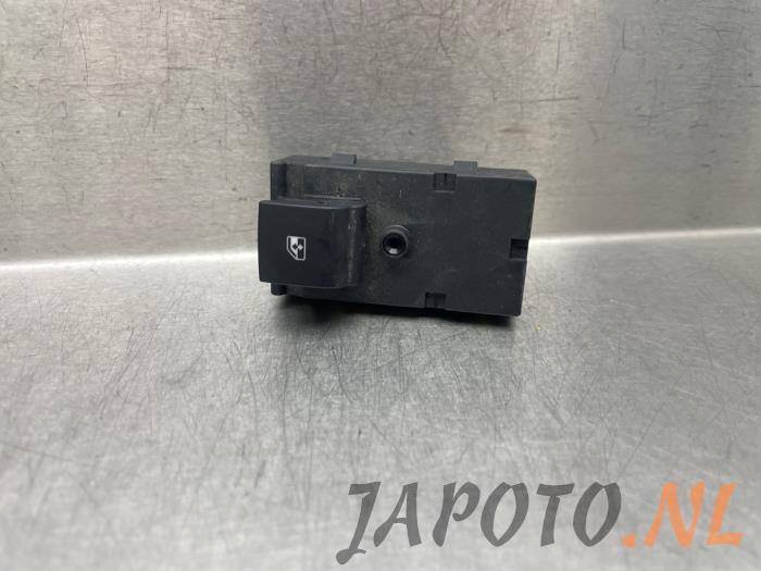 Usados Interruptor de ventanilla eléctrica Chevrolet Volt 1.4 16V Precio € 20,95 Norma de margen ofrecido por Japoto Parts B.V.