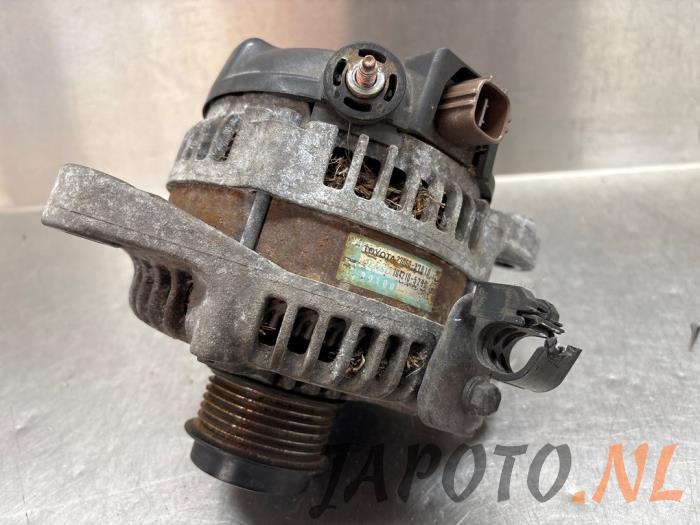 Begagnade Dynamo Toyota Yaris II (P9) 1.8 16V VVT-i TS Pris € 104,95 Marginaltabell erbjuds av Japoto Parts B.V.